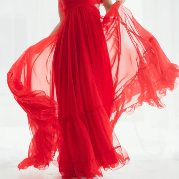 Mac Duggal Red Ruffle Tiered Cut-Out Chiffon Gown Size 10 - Picture 5 of 12